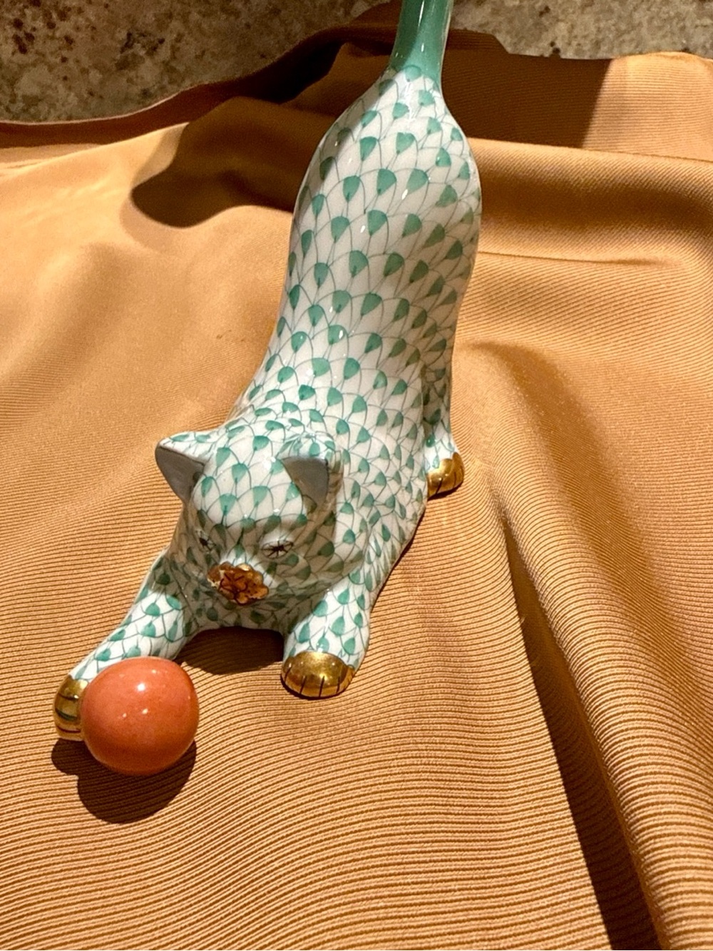 Herend Fishnet Cat with Ball Figurine in Teal & White with Gold Accents - Picture 2 of 7